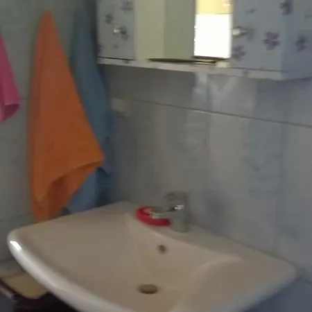 Semesterbostad Holiday Uje I Ftohte *